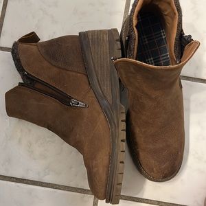 LAST CHANCE women’s ankle brown booties- wedge